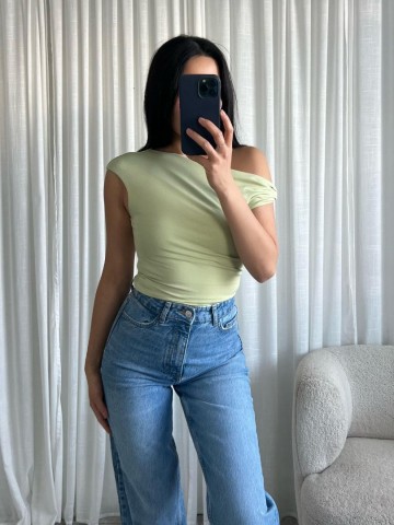 EIGHT PARIS OFF SHOULDER TOP KM L GREEN