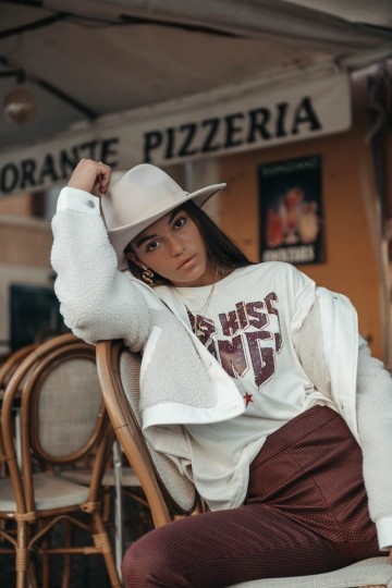 COLOURFUL REBEL KISS TEE