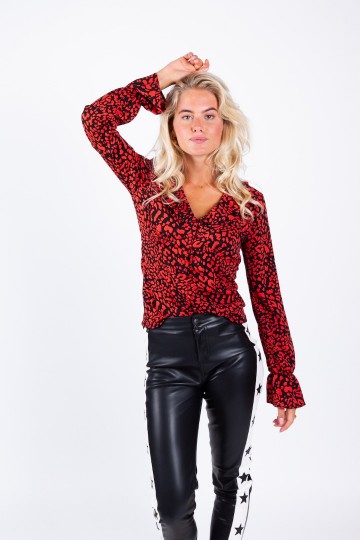 HASHTAG BIJ MARLEEN COLOURFUL REBEL XHARA LEOPARD RUFFLE BLOUSE BLACK/RED