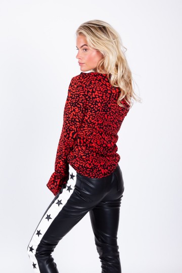HASHTAG BIJ MARLEEN COLOURFUL REBEL XHARA LEOPARD RUFFLE BLOUSE BLACK/RED
