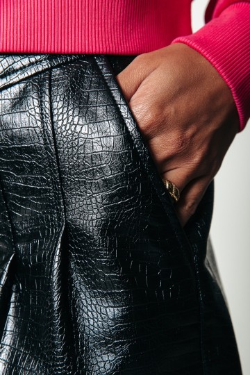 COLOURFUL REBEL SHORT LINDE BLACK