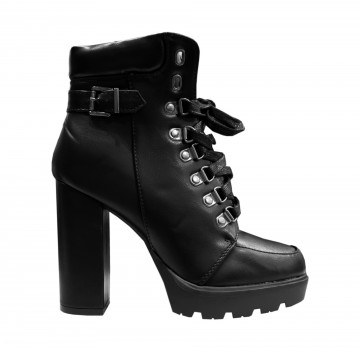 HASHTAG BIJ MARLEEN BLACK BOOTS MET HAK